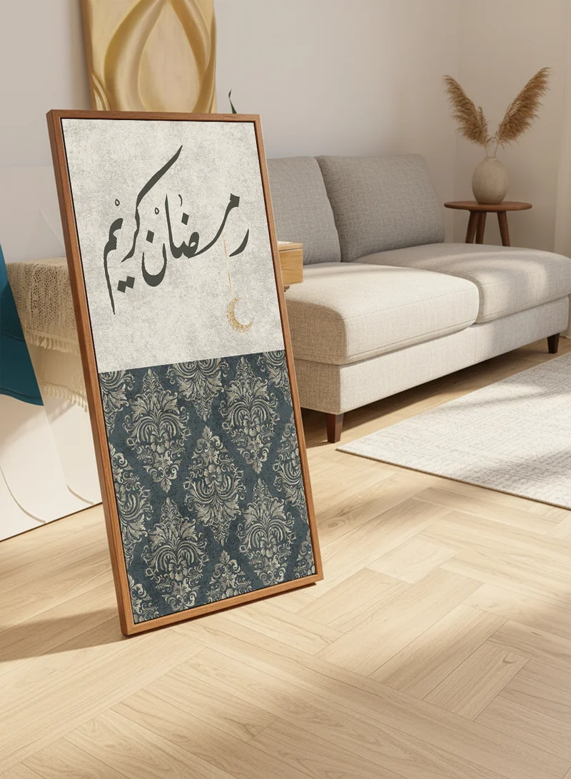 لوحة لوحة كانفاس على إطار خشبي بإطار خارجي بلون خشبي مع حامل خلفي بتصميم رمضان كريم